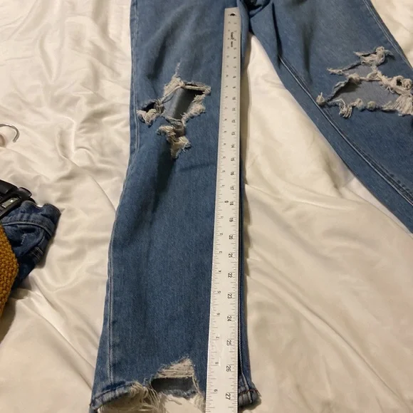 American Eagle Mom Jean Sz 2 Long worn, ripped, distressed cool jeans, light - Picture 5 of 13